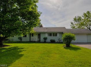 318 Hickory Hill Rd, Chagrin Falls, OH 44022