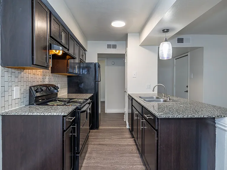 Oakline Apartments — Photo 33