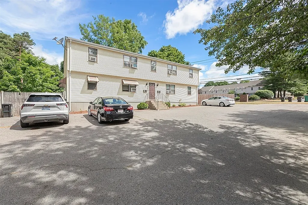 2 bed, 827 sqft, $2,000 — Photo 2