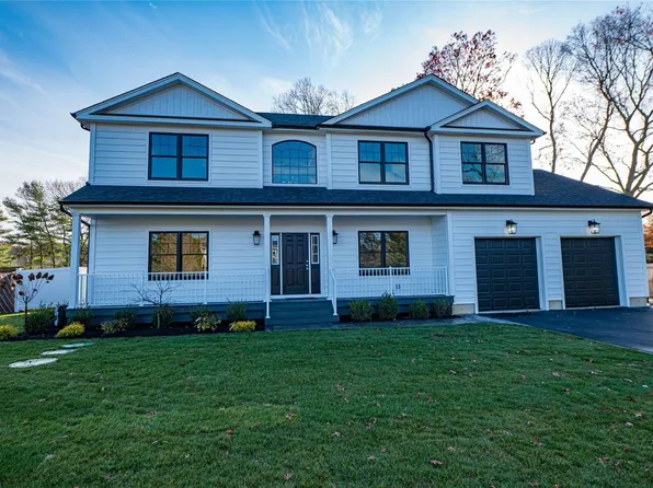 10 Barnsley Lane, Sayville, NY 11782