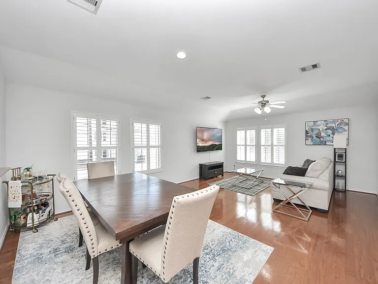 943 W Heights Hollow Ln — Photo 14