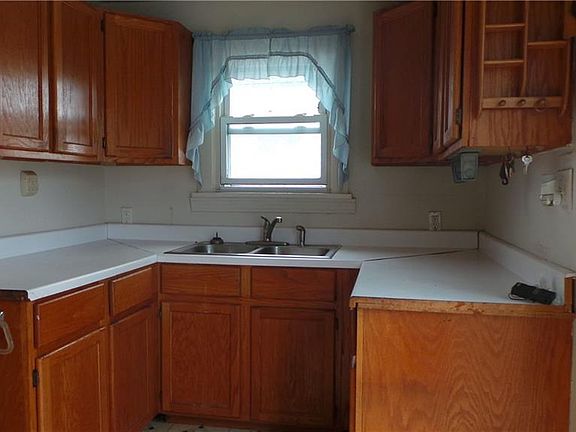5th image of 481 Columbus St