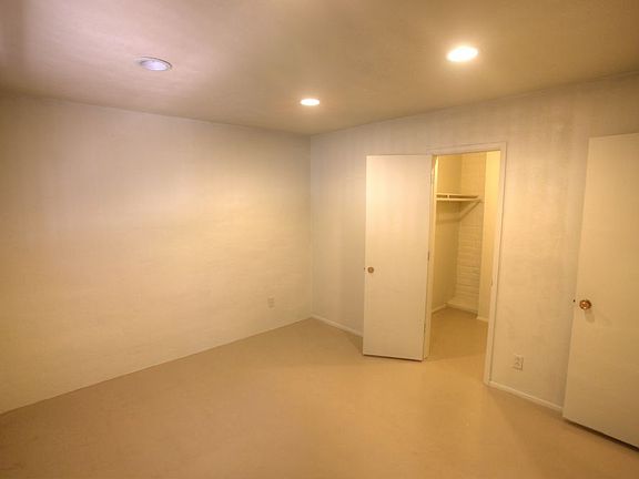 5th image of 3677 E Bellevue St