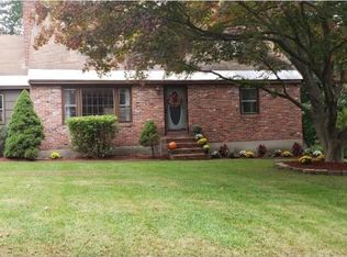 8 Rustic Ln, Plaistow, NH 03865