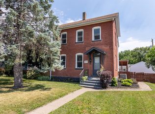 2834 Jackson St, Dubuque, IA 52001