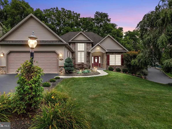 2403 Rolling Hills Dr, Mechanicsburg, PA 17055