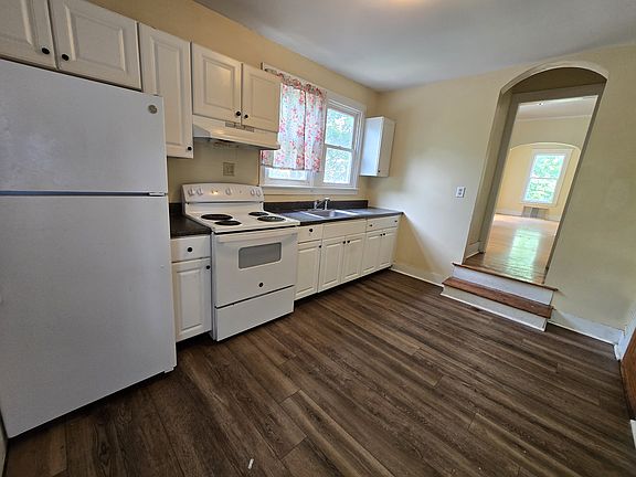 2nd image of 1260 Whalley Ave #2C