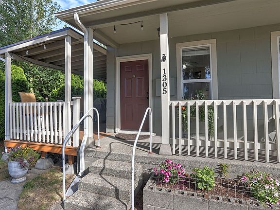 3rd image of 1305 E Fairbanks Street