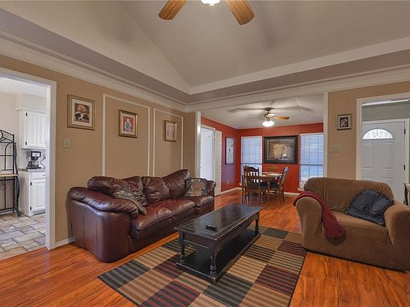 3rd image of 4202 N Hill Dr