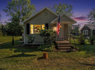 5557 Eight Mile Rd, Onekama, MI 49675