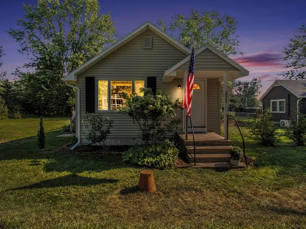 5557 Eight Mile Rd, Onekama, MI 49675
