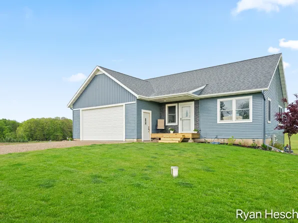 10591 Hastings Rd, Clarksville, MI 48815