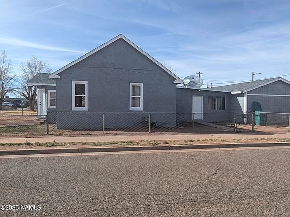 4th image of 700 W Maple St