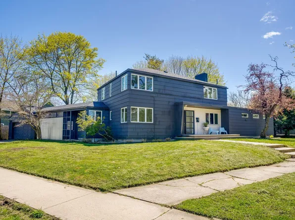 4 Kenwood St, Portland, ME 04102