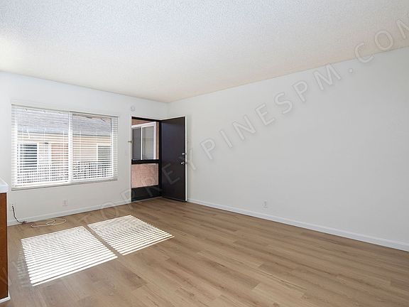 2nd image of 4030 Louisiana St #9