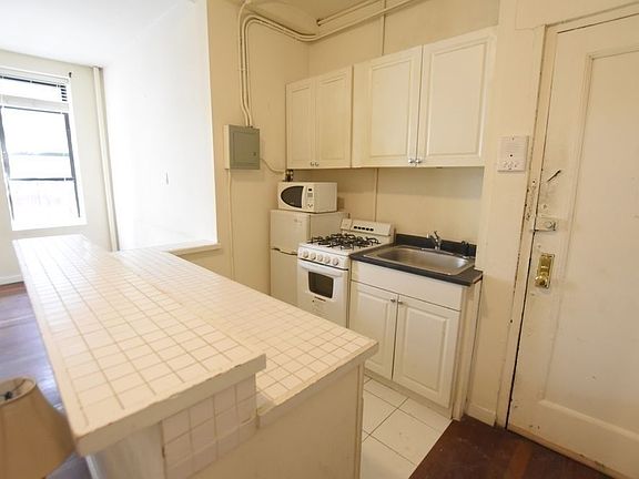 3rd image of 248 Broome St #U6