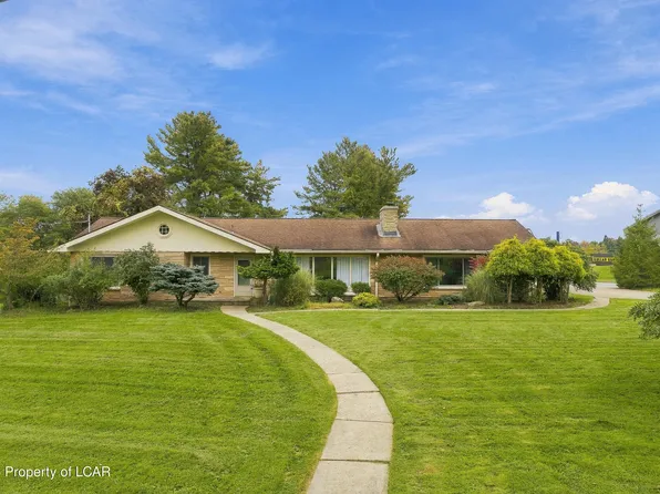 4 Joe Pag Ln, Dallas, PA 18612