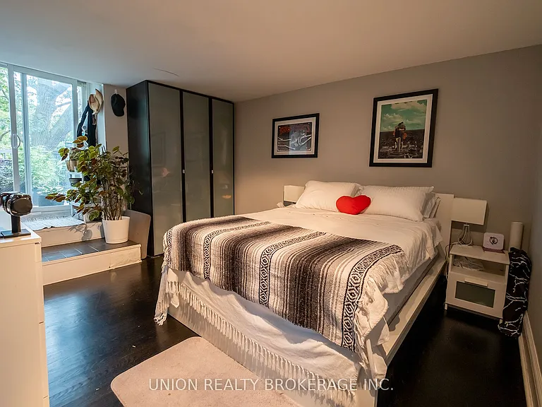 2471 Queen St E #UPPER — Photo 8