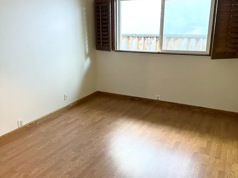 4653 Del Valle Pkwy — Photo 13