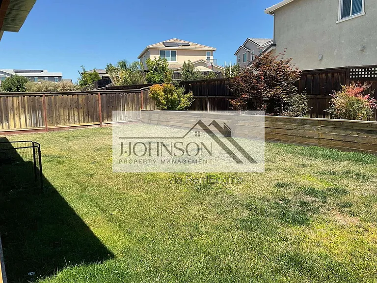 1671 Mulholland Dr — Photo 15