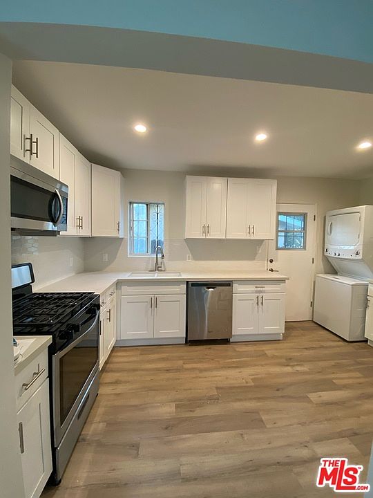 1st image of 3107 Gleason Ave #1