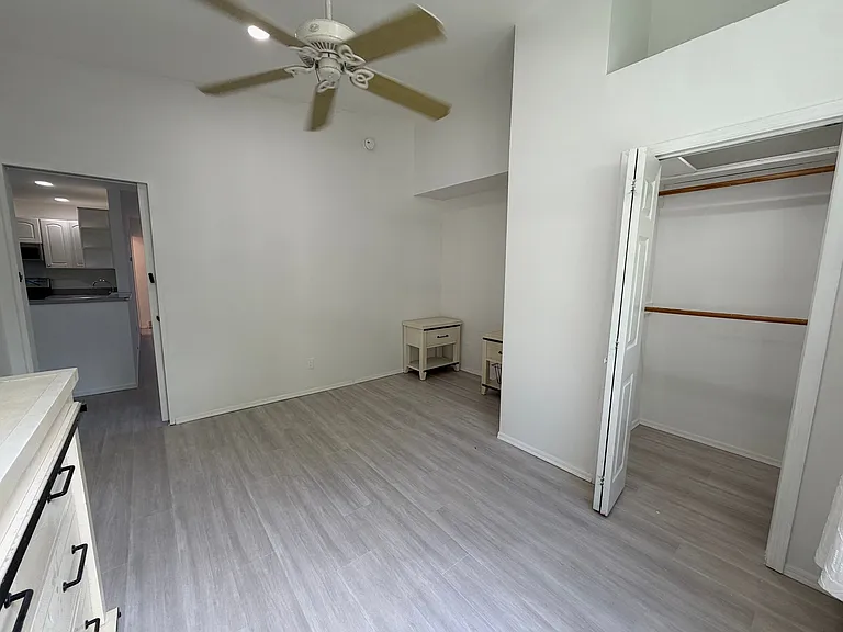 418 Erie St #2 — Photo 10