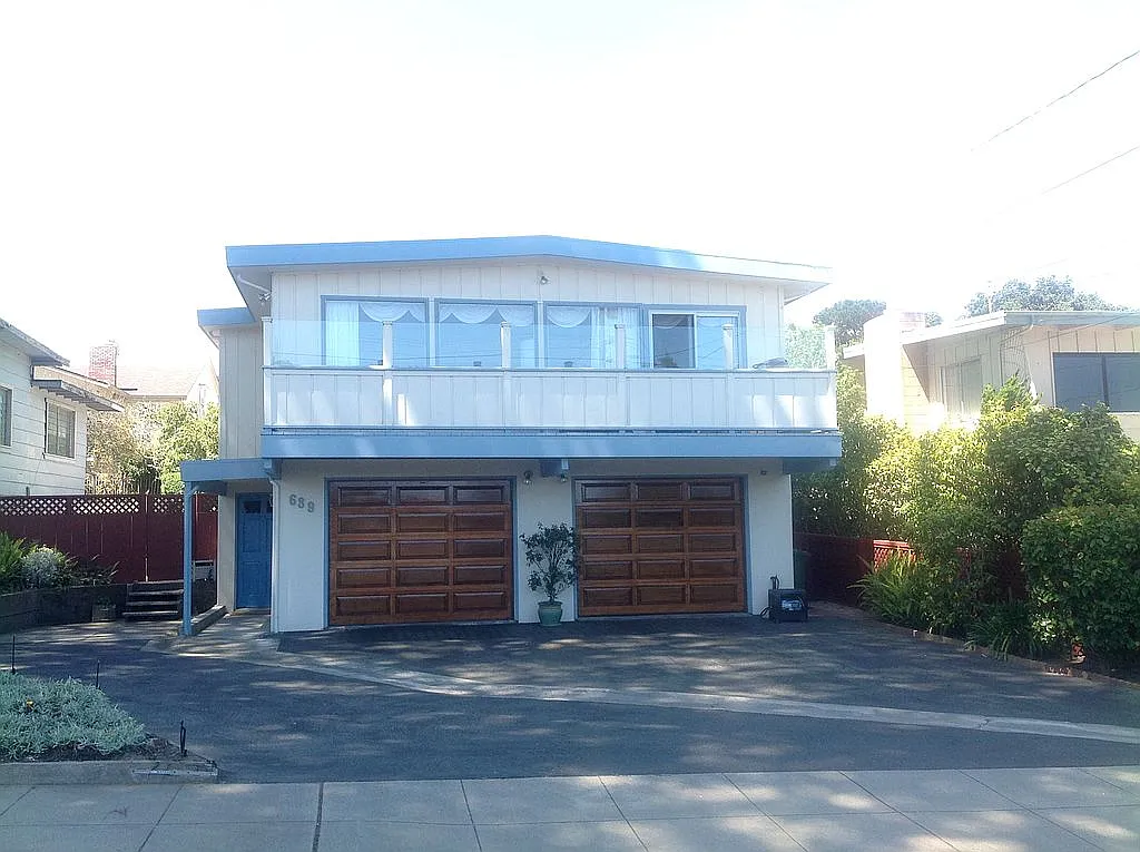 639 Pine St photo 1