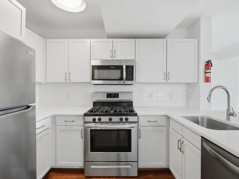 800 4th St SW #S702 — Photo 8