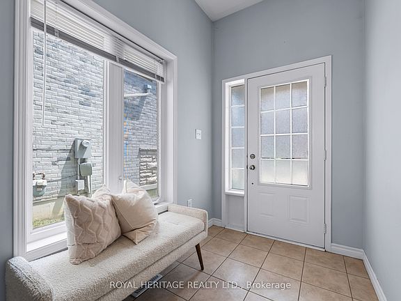 2nd image of 497 Rossland Rd E