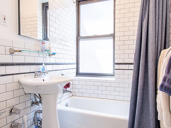 5th image of 95 Lexington Ave APT 6G