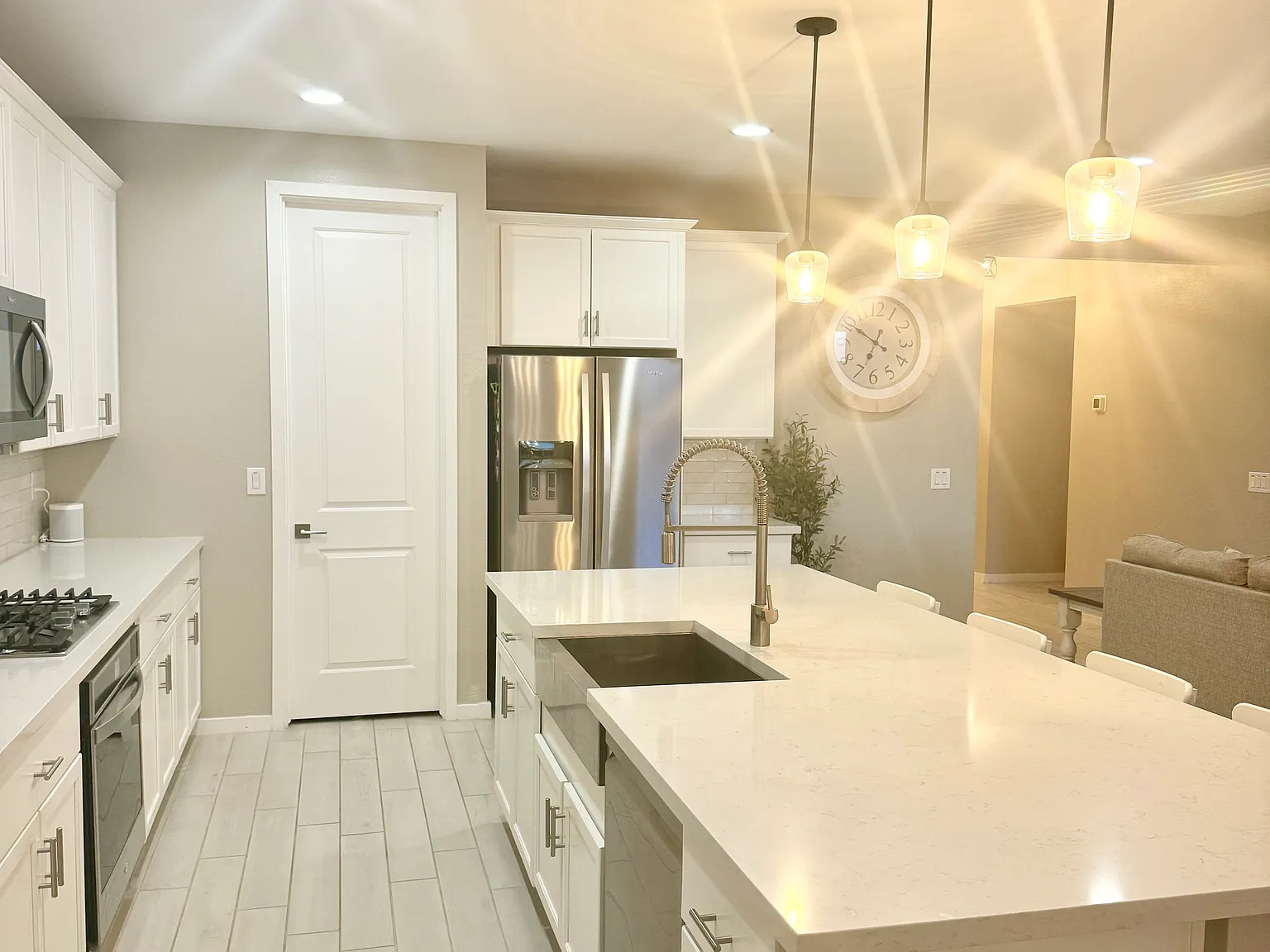 5 bed, 2528 sqft, $3,100 — Photo 4