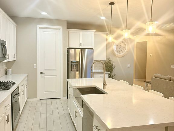 4th image of 37000 N Andravida Dr