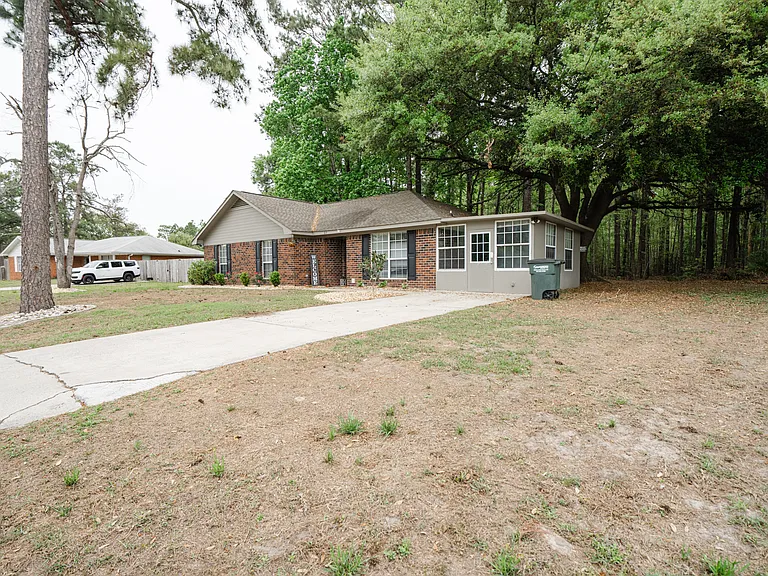 65 Angie St — Photo 3