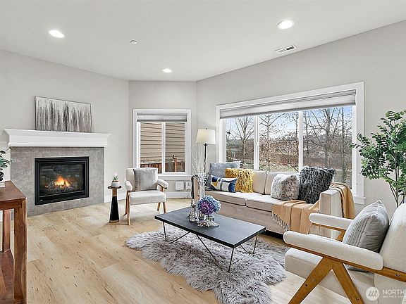 3rd image of 13832 Macadam Road S