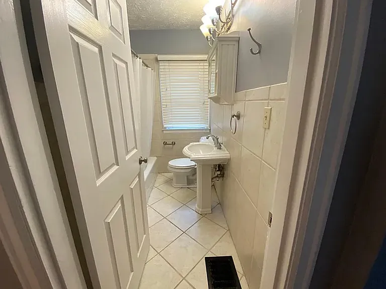 1300 Highland Park Dr #2 — Photo 8