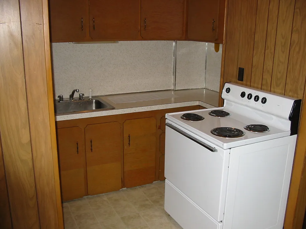 1 bed, 1025 sqft, $1,350 — Photo 4