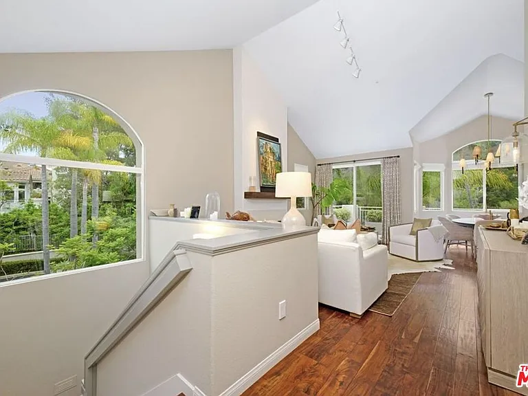 718 Palisades Dr — Photo 3