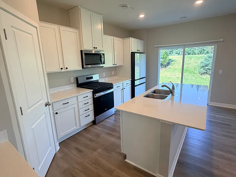 17033 Dysart Pl — Photo 4