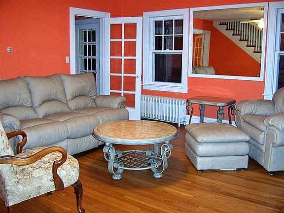4th image of 319 Antrim St
