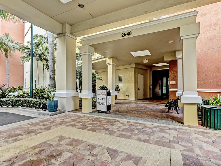2640 Lake Shore Dr #2014 — Photo 96