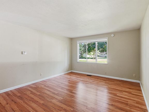5th image of 606 W Elm St