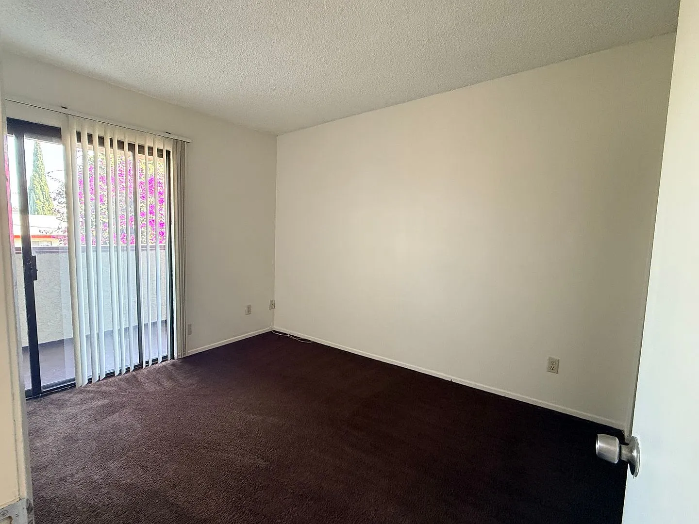 Upper 2 Bedroom/ 1 Bath With One Small Balcony — Photo 2