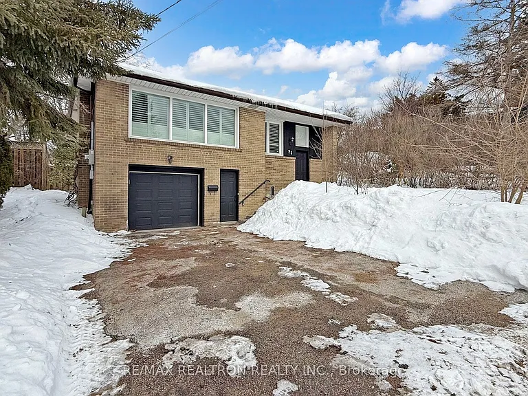 24 Fenelon Dr — Photo 2