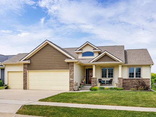 605 SE 14th St, Grimes, IA 50111