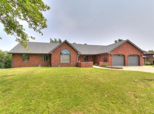 110 Skyline Dr, Knoxville, IA 50138