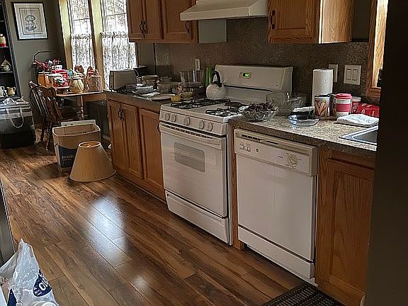 2nd image of 3716 W Forest Hill Cir