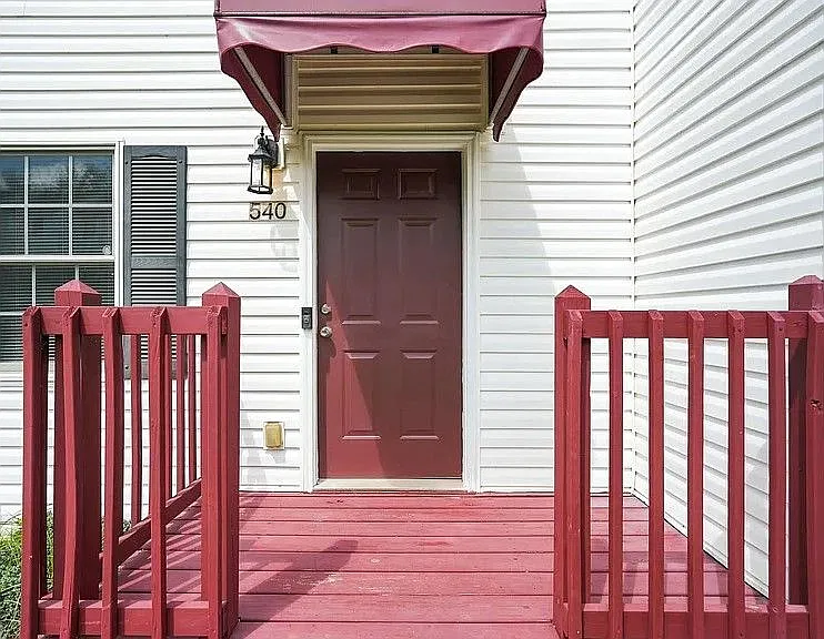 Beautifully updated end-unit home in the heart of Bristol, VA — Photo 2