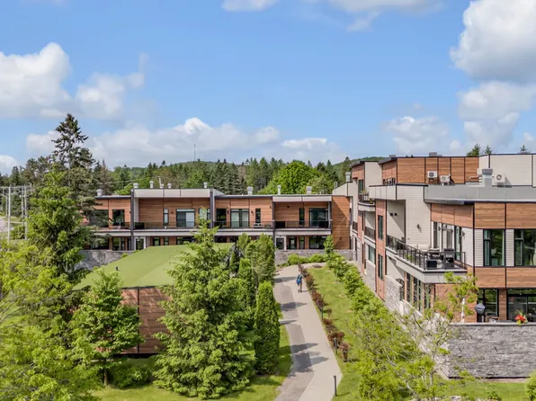 1001 Boulevard Du Bay #101, Beauport, QC G3B 2M7
