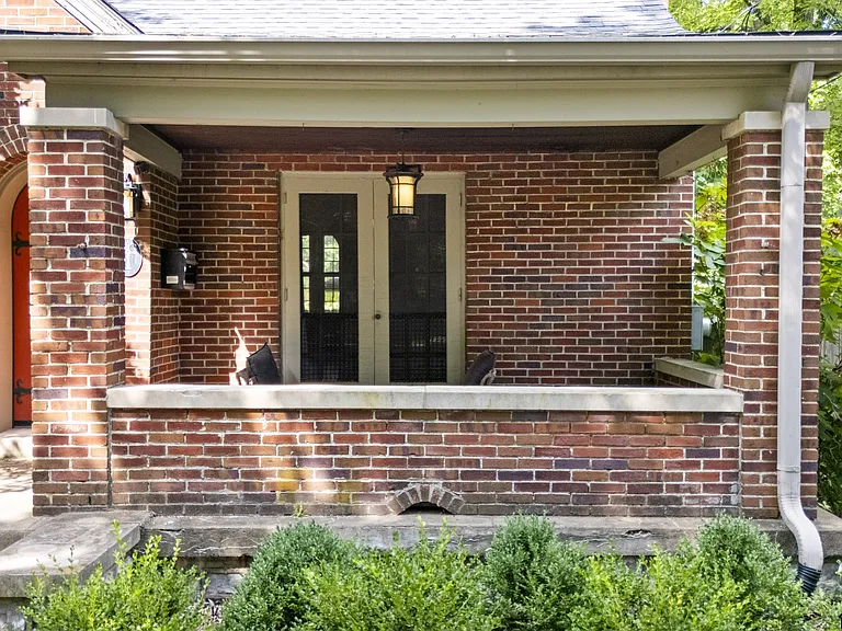 1041 Fontaine Rd — Photo 30