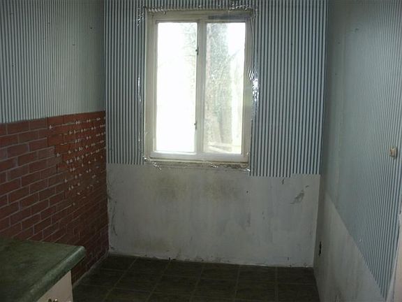 5th image of 6148 Hoover Ave